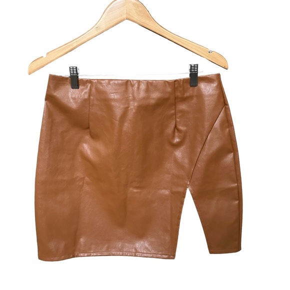 Lulus Walking the Walk Camel Vegan Leather Mini Skirt With Front Notch Slit Sz L - Picture 3 of 5